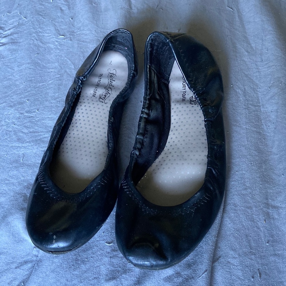 Black ballet flats